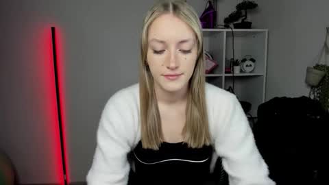 evelynblond online show from March 16, 6:28 am