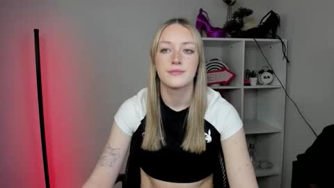 evelynblond online show from March 24, 1:38 pm