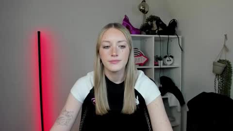 evelynblond online show from April 1, 12:39 pm