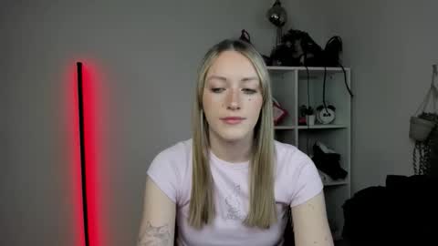 evelynblond online show from April 8, 12:27 pm