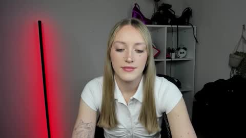 evelynblond online show from April 15, 12:34 pm