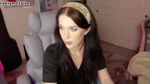Snapshot of evelynclaire chatting on May 1, 5:01 am Evelyn Claire online show from May 1, 5:01 am