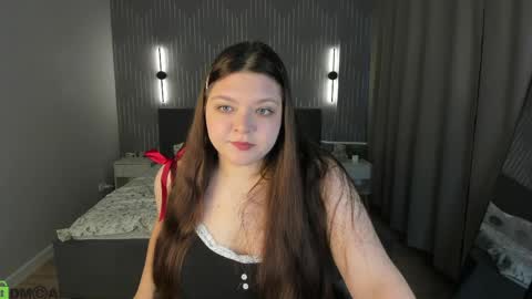 Evelyne Loo online show from April 11, 1:10 am