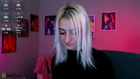 evelynlovelyy online show from April 8, 7:36 pm