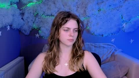 evelynlovelyy online show from April 9, 7:19 pm