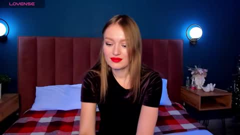 Evelyn online show from December 5, 1:36 am