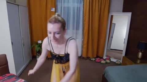 Snapshot of evelynreagan chatting on June 27, 6:18 am evelynreagan online show from June 27, 6:18 am