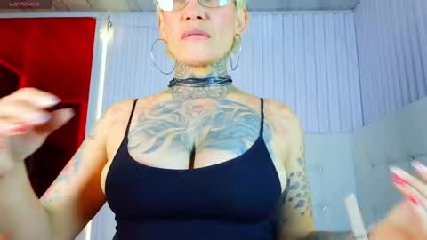 everlyn_sexx online show from April 16, 2:51 pm