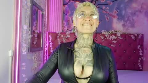 everlyn_sexx online show from April 17, 1:58 pm