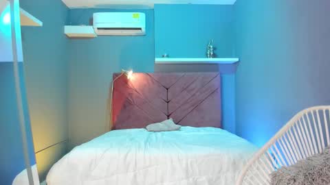 Snapshot of everyh chatting on October 6, 7:44 pm Sophia online show from October 6, 7:44 pm