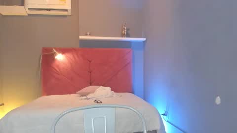 Snapshot of everyh chatting on October 11, 8:07 pm Sophia online show from October 11, 8:07 pm