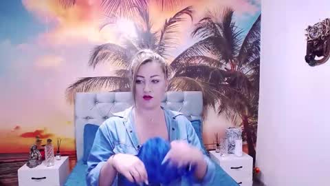 Snapshot of eviajoness chatting on November 20, 1:39 am Evia online show from November 20, 1:39 am