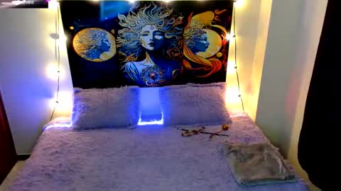 Snapshot of evie99_ chatting on October 17, 3:36 pm Evie99  online show from October 17, 3:36 pm