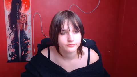 Evie online show from December 20, 12:23 pm