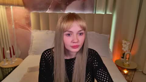 Your cutie Evie online show from April 26, 7:00 pm