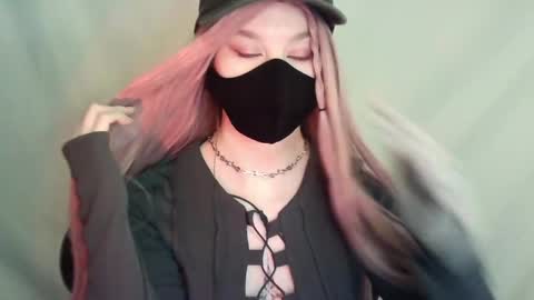 Snapshot of evie_muna chatting on May 21, 3:02 am Renesme White Im here from Monday to Friday online show from May 21, 3:02 am