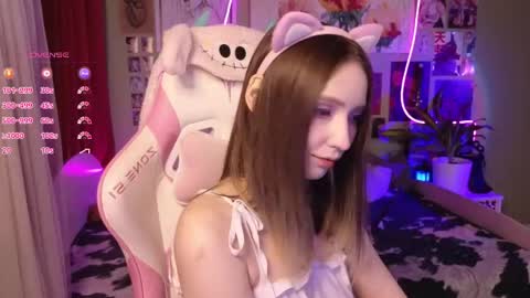 Snapshot of evie_rosen chatting on April 22, 8:43 pm Evie online show from April 22, 8:43 pm