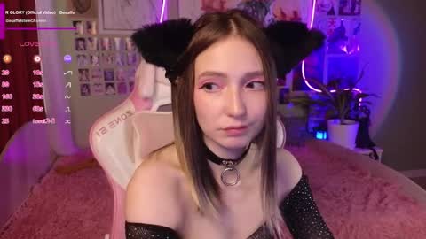 Snapshot of evie_rosen chatting on May 8, 12:21 pm Evie online show from May 8, 12:21 pm
