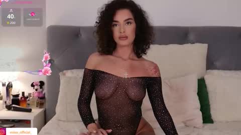 Evie online show from November 22, 1:43 pm