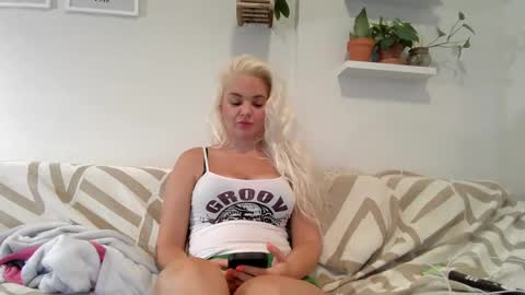 Snapshot of evillers1 chatting on January 22, 10:05 pm Badblondebunny online show from January 22, 10:05 pm