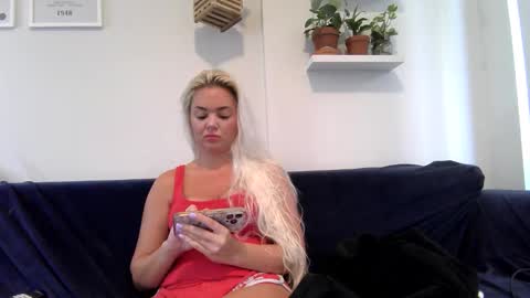 Snapshot of evillers1 chatting on September 30, 10:26 pm Badblondebunny online show from September 30, 10:26 pm