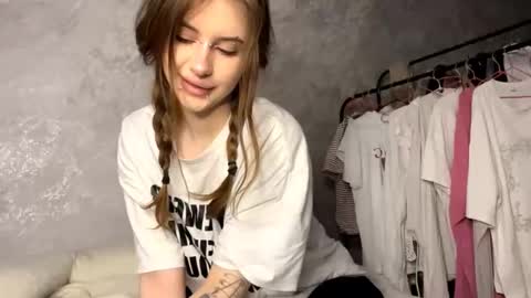 Snapshot of evva_avve_ chatting on November 24, 3:28 am evva_avve_ online show from November 24, 3:28 am