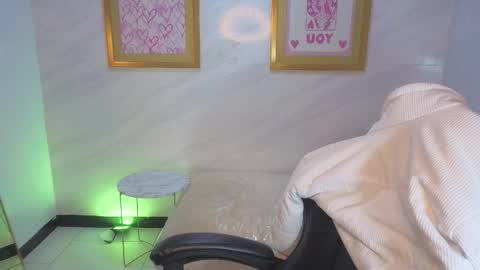 Hi Stream 1000pm to 600am online show from May 22, 8:53 am