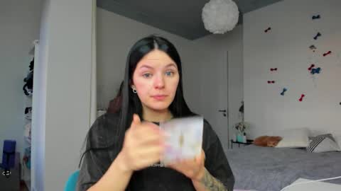 ewelynscott online show from February 5, 2:43 pm