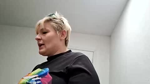 Snapshot of excitmama chatting on March 1, 11:40 pm excitmama online show from March 1, 11:40 pm