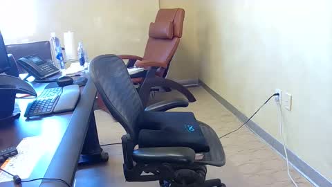 Snapshot of exhibitman69_ldb chatting on December 2, 5:41 pm exhibitman69_ldb online show from December 2, 5:41 pm