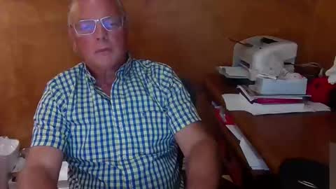 Snapshot of exhibitman69_ldb chatting on February 15, 1:35 am exhibitman69_ldb online show from February 15, 1:35 am