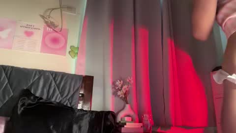 Snapshot of exoo_exoo_07 chatting on December 5, 3:59 am Angela online show from December 5, 3:59 am