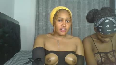 Snapshot of exotic_cutiee chatting on May 27, 6:27 pm exotic_cutiee online show from May 27, 6:27 pm