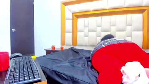 Snapshot of exoticbigmandx chatting on March 6, 3:35 pm Mandy online show from March 6, 3:35 pm