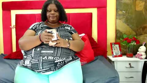 Snapshot of exoticbigmandx chatting on November 6, 9:15 pm Mandy online show from November 6, 9:15 pm