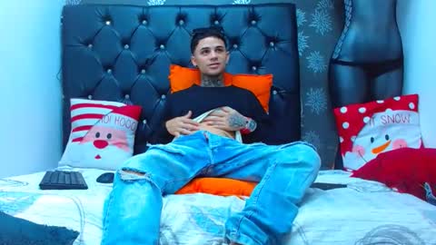 Snapshot of exotichot_couple chatting on December 24, 1:49 am exotichot_couple online show from December 24, 1:49 am