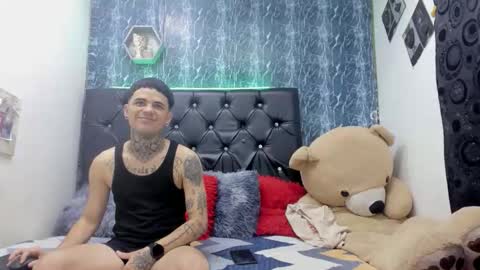 Snapshot of exotichot_couple chatting on November 9, 7:45 pm exotichot_couple online show from November 9, 7:45 pm