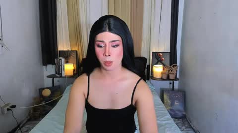 Snapshot of expensive_elise chatting on June 5, 2:34 pm expensive_elise online show from June 5, 2:34 pm