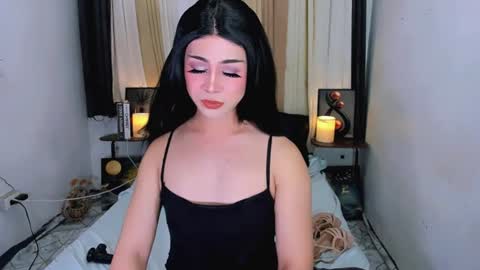 Snapshot of expensive_elise chatting on June 13, 5:44 pm expensive_elise online show from June 13, 5:44 pm