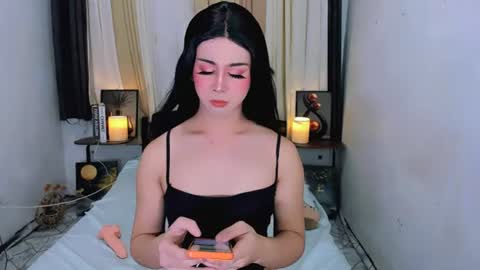 Snapshot of expensive_elise chatting on June 17, 10:39 am expensive_elise online show from June 17, 10:39 am
