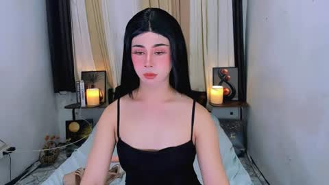 Snapshot of expensive_elise chatting on June 19, 4:33 pm expensive_elise online show from June 19, 4:33 pm