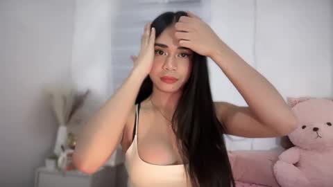 chloee online show from January 13, 12:05 am