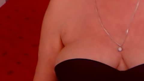 Snapshot of experiencedalana chatting on December 18, 2:32 am Alana online show from December 18, 2:32 am