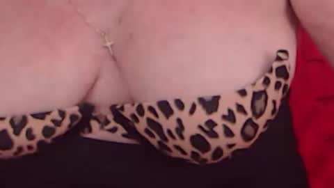 Snapshot of experiencedalana chatting on June 14, 2:35 am Alana online show from June 14, 2:35 am