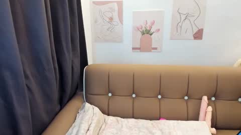 Snapshot of expnsivecandy06 chatting on October 22, 9:03 pm hotandsexygiendy online show from October 22, 9:03 pm