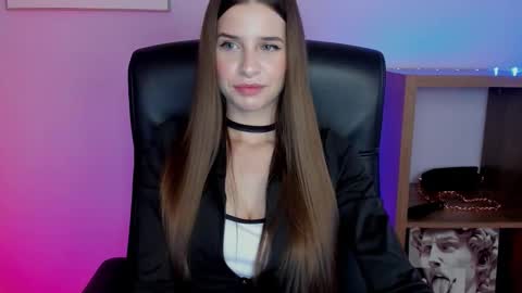 Maya online show from November 4, 7:40 am