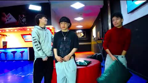 extrangers online show from October 21, 12:28 pm