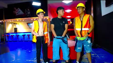 extrangers online show from October 31, 7:26 pm