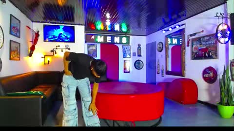 extrangers online show from November 28, 1:25 pm