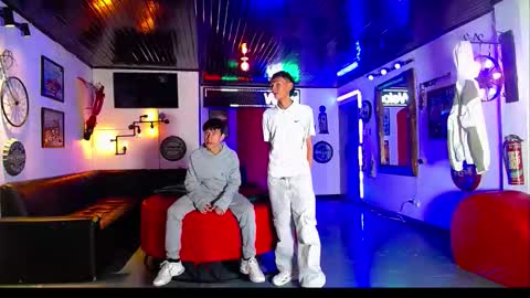 extrangers online show from March 17, 12:08 pm